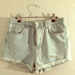 FOREVER 21 HIGH RISE LIGHT DENIM SHORTS